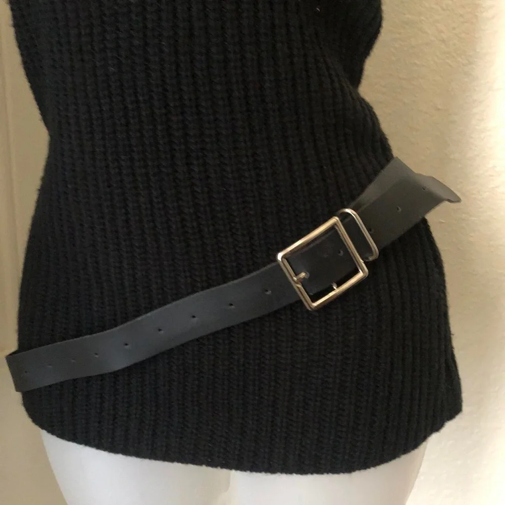 Black PU leather belt. Size S